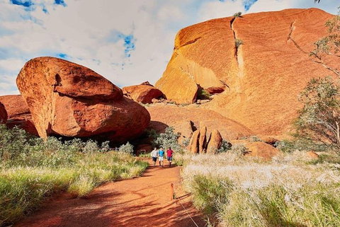 Explore Uluru: 7 Hours Guide Tour At Sunrise With Light Breakfast - Hotel NSW 2