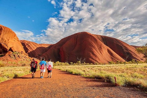 Explore Uluru: 7 Hours Guide Tour At Sunrise With Light Breakfast - Hotel NSW 3