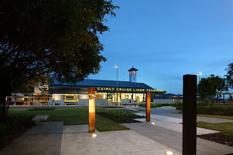 Cairns Airport Private Chater Transfer - Hotel NSW 5
