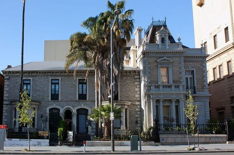 Arrival Private Transfers: Adelaide Airport ADL To Adelaide In Luxury Van - Hotel NSW 3