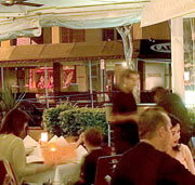 Domanis Cafe Restaurant Bar - Hotel NSW