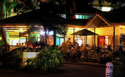 Apres Beach Bar & Grill - Palm Cove - Hotel NSW 1