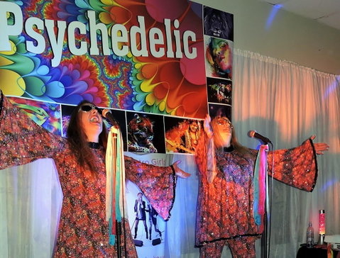 Psychedelic 70s Show The Retro Girls - Hotel NSW 0