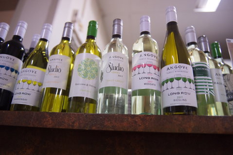 Beer And Wine O'Clock At Club Boutique Hotel Cunnamulla - Hotel NSW 1