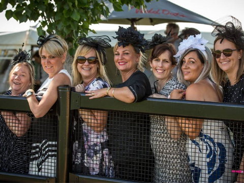Foodies Race Day And Night Markets - Hotel NSW 2