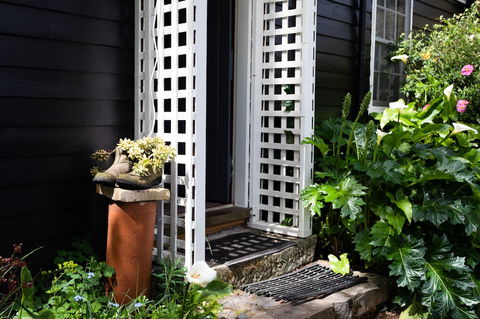 Alice's Cottages - Hotel NSW 5