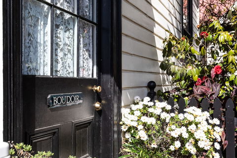 Alice's Cottages - Hotel NSW 3