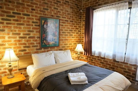 Mahogany Park - Hotel NSW 3
