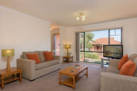 Mount Waverley Townhouses - Hotel NSW 5