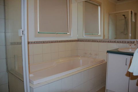 Mount Waverley Townhouses - Hotel NSW 4