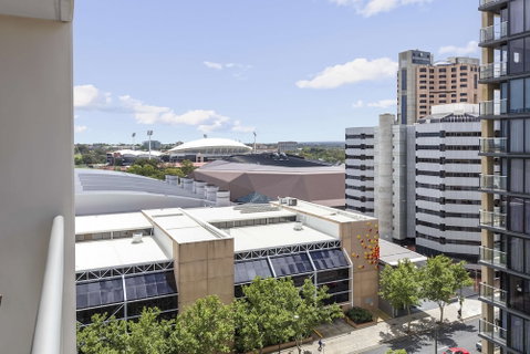 Oaks Adelaide Embassy Suites - Hotel NSW 3