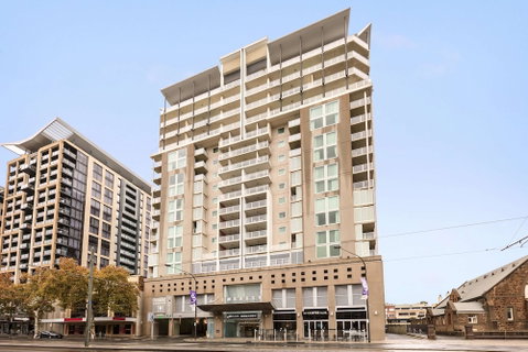 Oaks Adelaide Embassy Suites - Hotel NSW 0