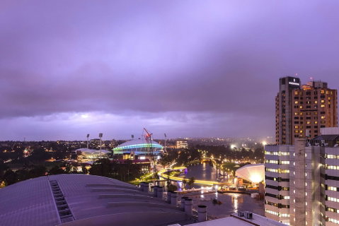 Oaks Adelaide Embassy Suites - Hotel NSW 5
