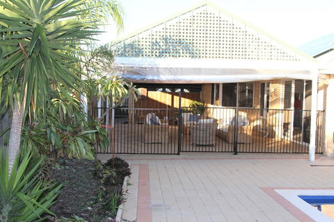 Castaway - Hotel NSW 0