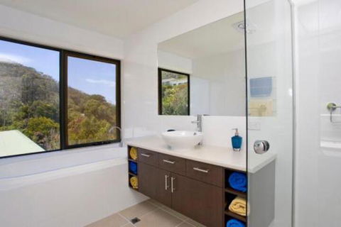 Earth Sea Sky - Hotel NSW 2