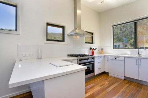 Earth Sea Sky - Hotel NSW 7