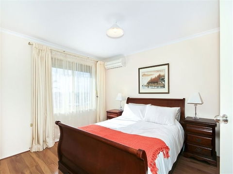 Moana Magic - Hotel NSW 2