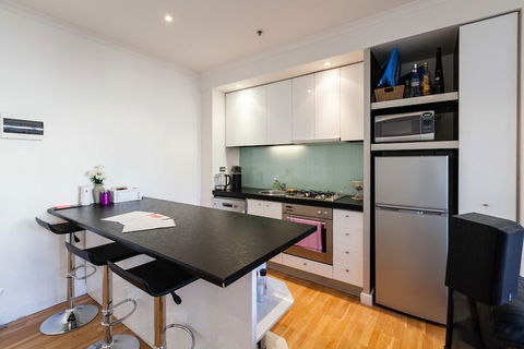 CLAUDE, 2BDR Melbourne Apartment - Hotel NSW 3