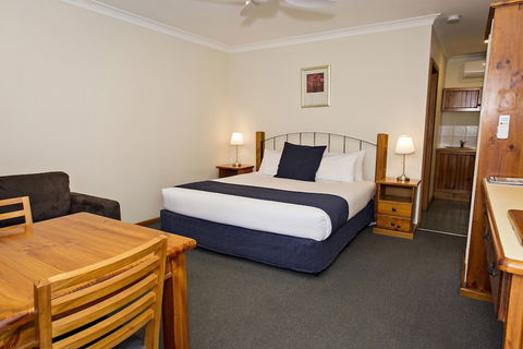 Colonial Motel And Serviced Apartments - Hotel NSW 1