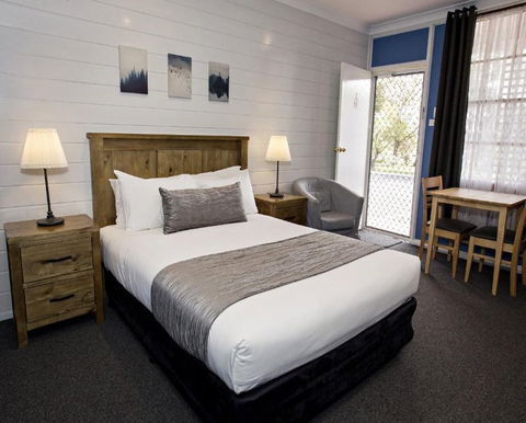 Colonial Motel And Serviced Apartments - Hotel NSW 5