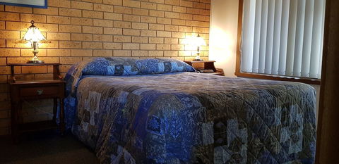 Colonial Motel And Serviced Apartments - Hotel NSW 4
