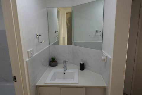Nicholli, Bay Parklands, Unit 21/2 Gowrie Avenue - Hotel NSW 3