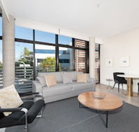 Uber Chic Newtown Designer Pad H392 - Hotel NSW