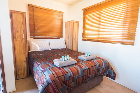 Edithburgh Caravan Park - Hotel NSW 5