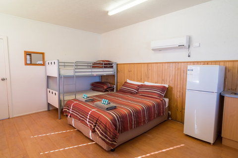 Edithburgh Caravan Park - Hotel NSW 4