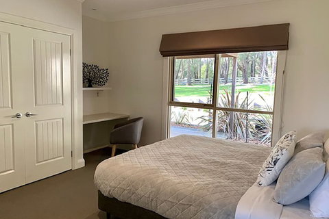 Grand Gippsland Home Sleeps Up To 28 - Hotel NSW 6