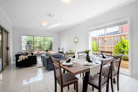 72 Officer - Hotel NSW 1