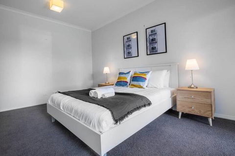 72 Officer - Hotel NSW 7