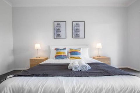 72 Officer - Hotel NSW 0