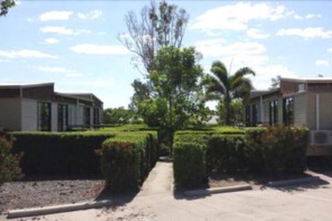 Coal 'n' Cattle Hotel Motel - Moura - Hotel NSW 3