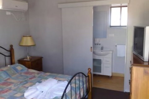 Coal 'n' Cattle Hotel Motel - Moura - Hotel NSW 4