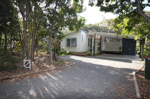 15 Belle Court Modern Architect Designed Open Plan Holiday Home With Outdoor Shower - Hotel NSW 1