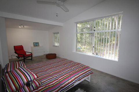 15 Belle Court Modern Architect Designed Open Plan Holiday Home With Outdoor Shower - Hotel NSW 3