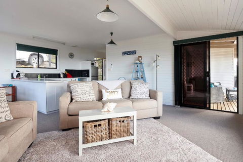KINGFISHER COTTAGE Beachfront At The Binalong Bay - Hotel NSW 6