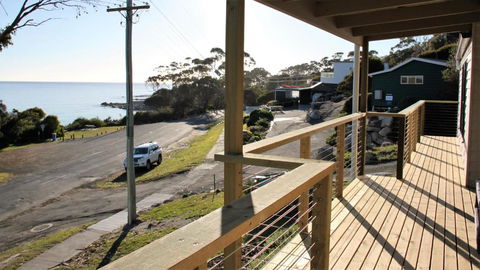KINGFISHER COTTAGE Beachfront At The Binalong Bay - Hotel NSW 4