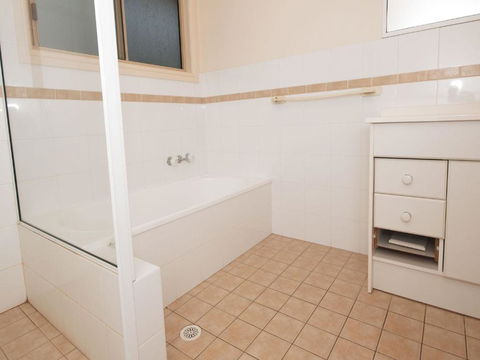 Modern 3 Bedroom Townhouse - Hotel NSW 3