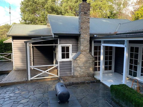Warby Weekender - Hotel NSW 2