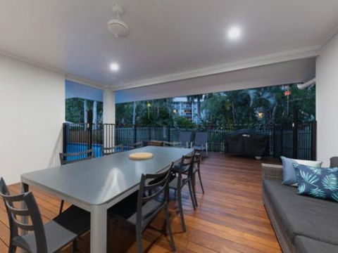 CANOPY HOUSE At PALM COVE - Hotel NSW 5
