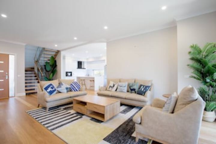 Ashwood VIC Hotel NSW