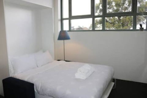 Cosy Newtown Studio Apartment With Swimming Pool - Hotel NSW 6