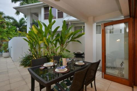 No. 5 Templemoon - Hotel NSW 6