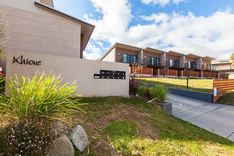 Khione 6 - Modern 2 Bedroom Townhouse - Hotel NSW 0