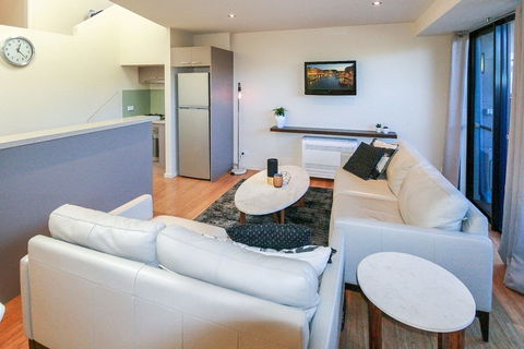 Khione 6 - Modern 2 Bedroom Townhouse - Hotel NSW 6