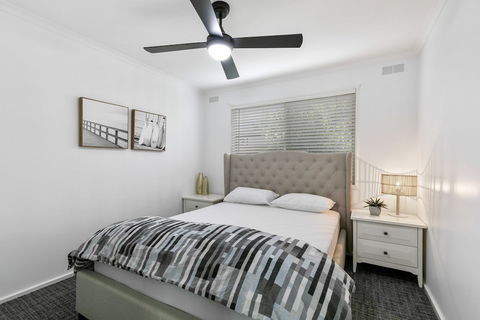 Beauty AND THE Peace - Inlet Side - Hotel NSW 3