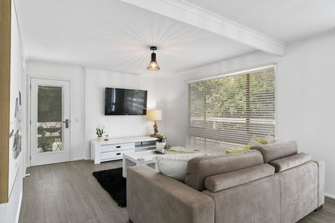 Beauty AND THE Peace - Inlet Side - Hotel NSW 4