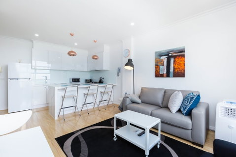 ROLAND, 1BDR Melbourne Apartment - Hotel NSW 3